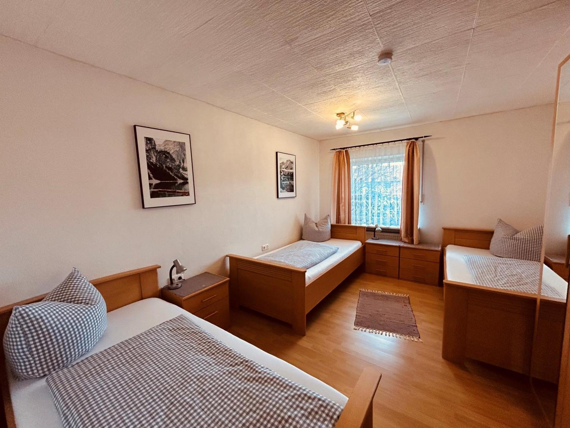 Pension Zum Krug, Messe Muenchen Hergolding Phòng bức ảnh
