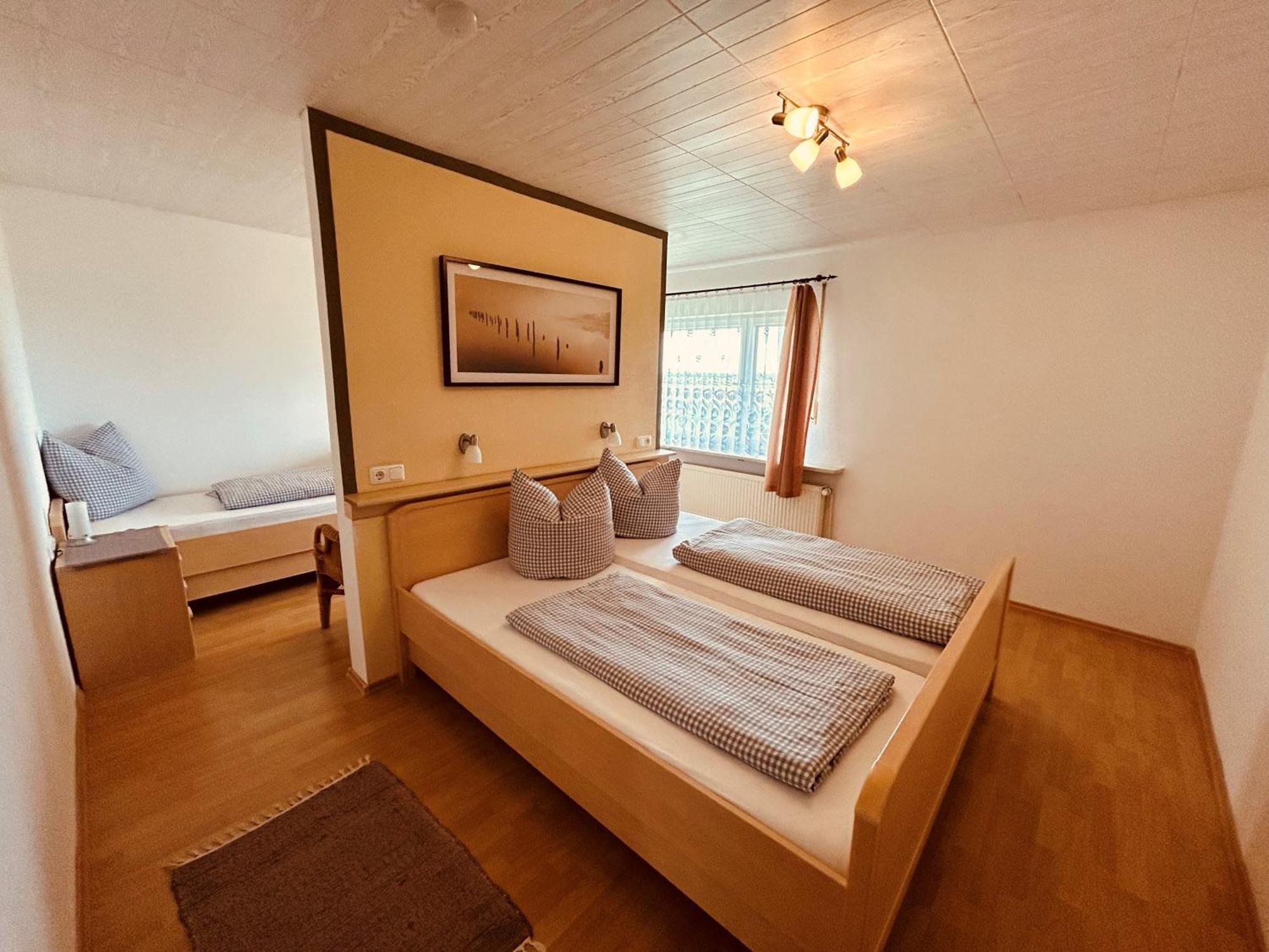 Pension Zum Krug, Messe Muenchen Hergolding Phòng bức ảnh